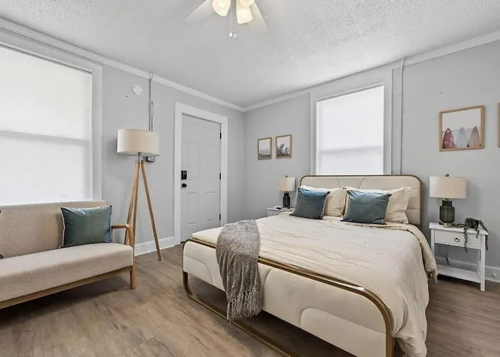 Unit 3 Cozy In * Pensacola